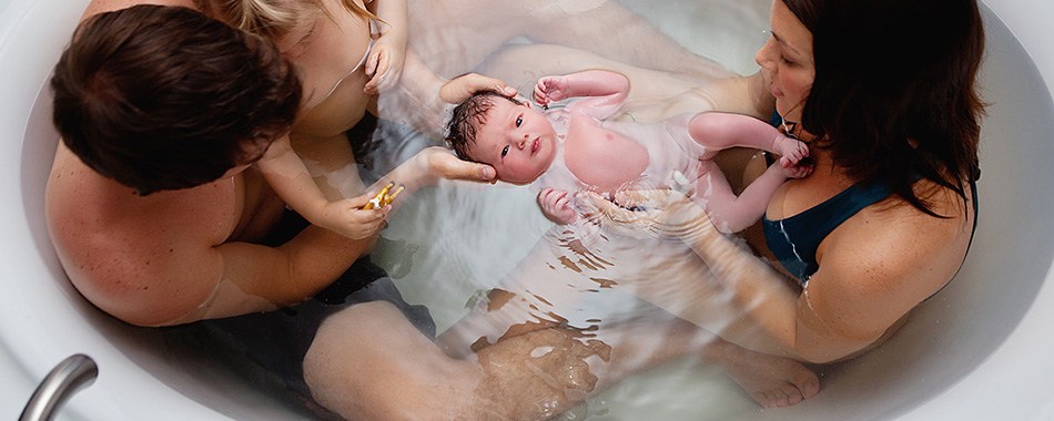 زایمان ، آب ، زایمان ر آب ، نوزاد ، تولد ، زنان ، بارداری ، حاملگی- گروه تخصصی محبوب مجاز - شرکت مسینا
